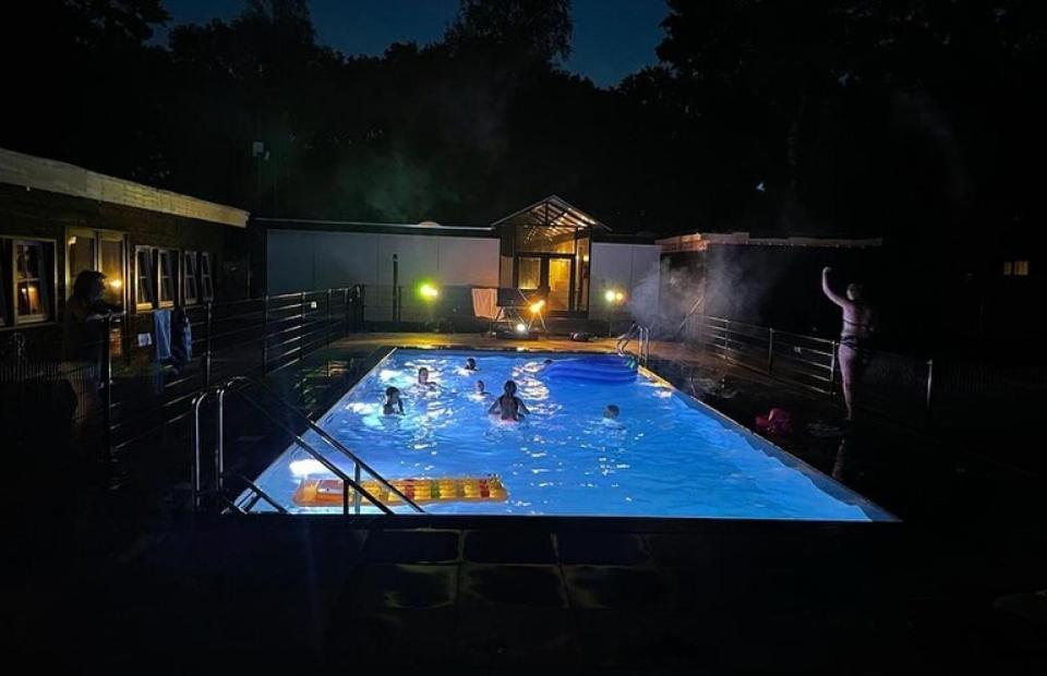 Camping De Vinkenkamp Lieren Exteriör bild